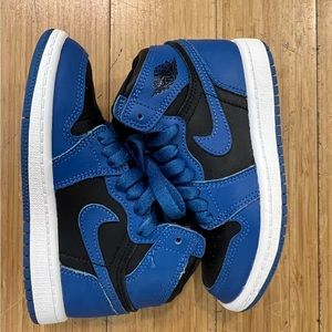 Jordan 1 kids size 11C. Worn 3-4x. Professionally cleaned. Like brand new.